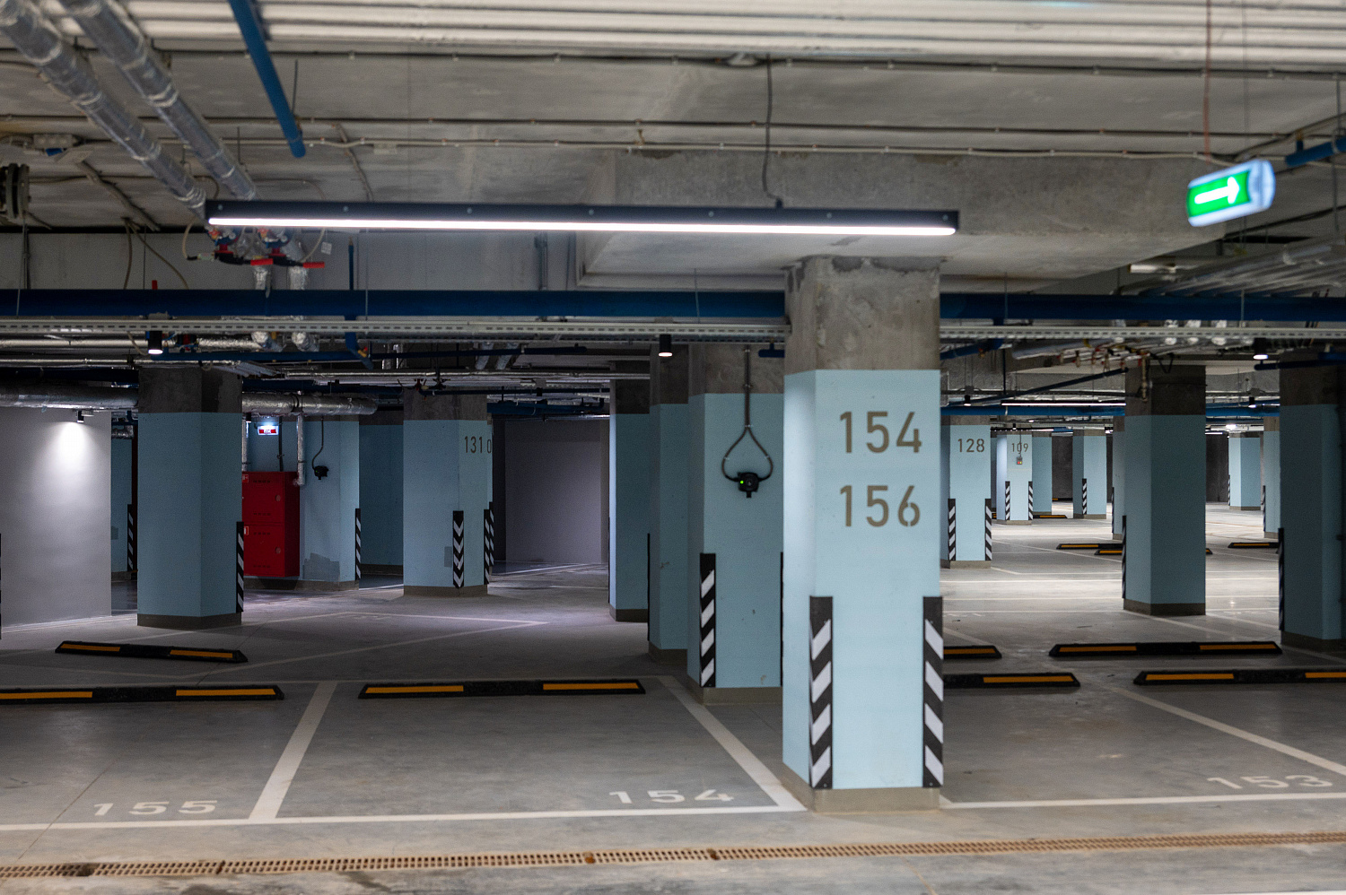 Парковка ЖК "Сибирский сад" в Екатеринбурге Парковка ЖК "Сибирский сад" в Екатеринбурге